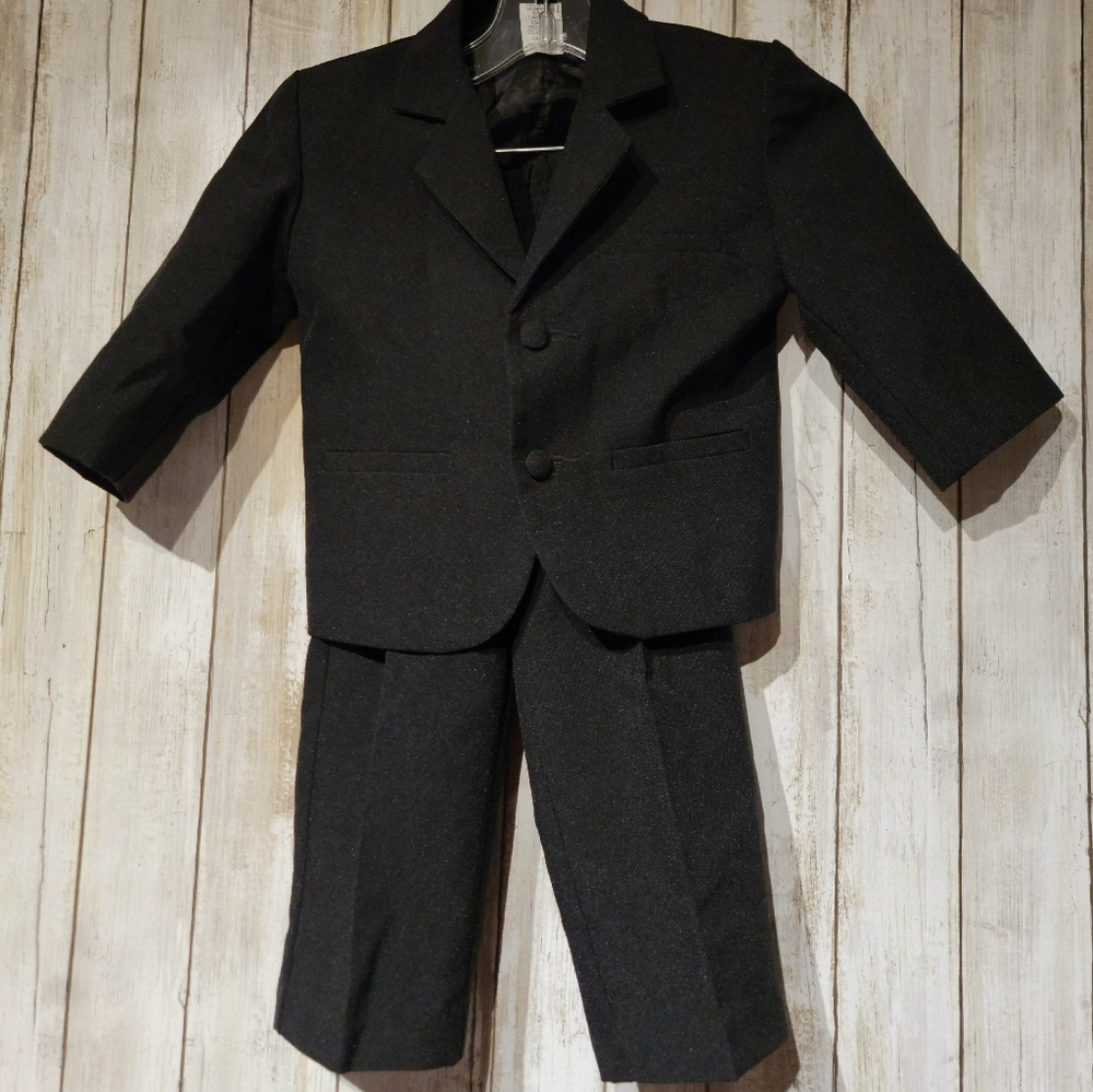 Toddlers/youth boys size large all Black jacket suit set. Perfect condition!!